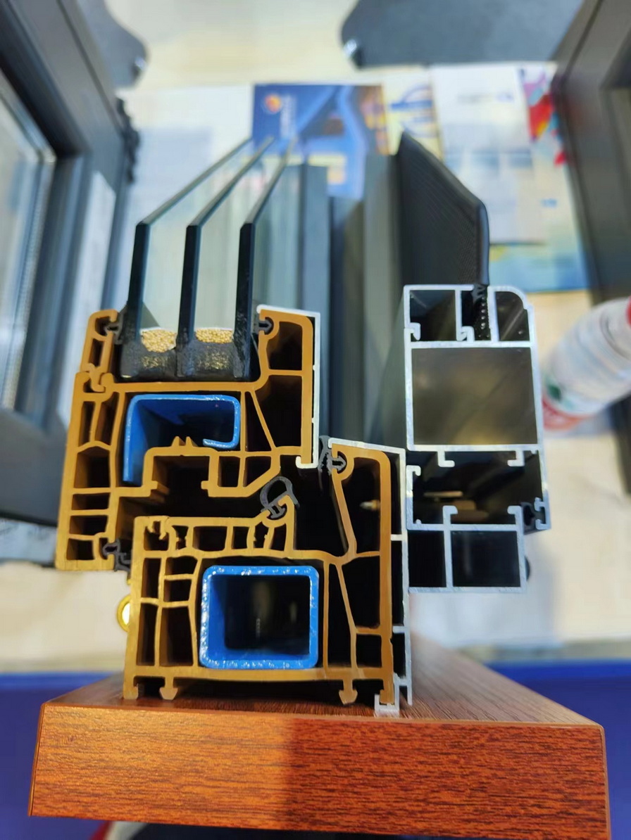 塑料異型材是一種具有特殊形狀的塑料制品，可以廣泛應用于建筑、裝修、家居、電子、汽車等領域。