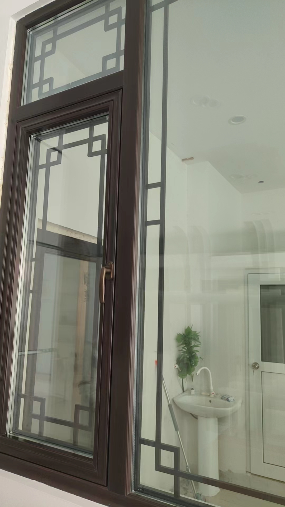 鋁木門窗